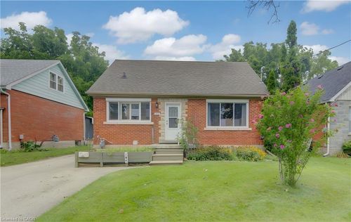 104 Mausser Ave, Kitchener, ON, N2M3K5 | Card Image