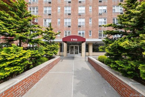1v-2 Sadore Ln, Yonkers, NY, 10710-4821 | Card Image