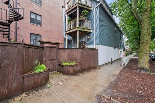 1e-1009 Wolfram St, Chicago, IL, 60657-4387 | Card Image