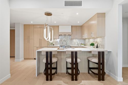 301-5229 Cordova Bay Rd, Victoria, BC, V8Y2L1 | Card Image