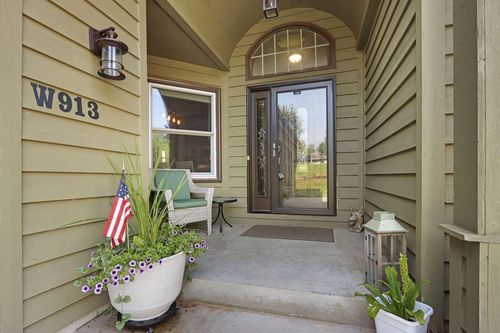 W913 Washington Avenue, BLOOMFIELD, WI, 53105 | Card Image