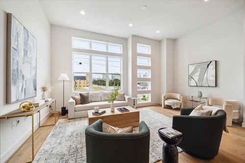 2105 Emancipation Ave, Houston, TX, 77003-6007 | Card Image