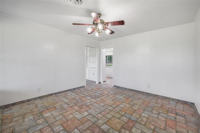 5131 N Us Highway 77, Home with 4 bedrooms, 3 bathrooms and 4 parking in Warda TX | Image 19