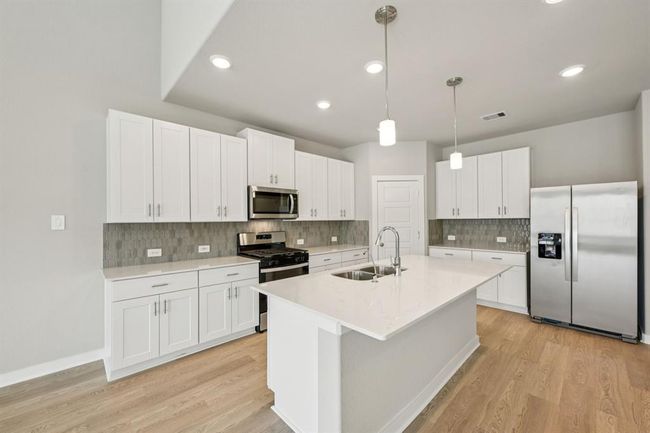1472 Waggoner Ranch Trl, House other with 5 bedrooms, 4 bathrooms and 2 parking in Conroe TX | Image 6
