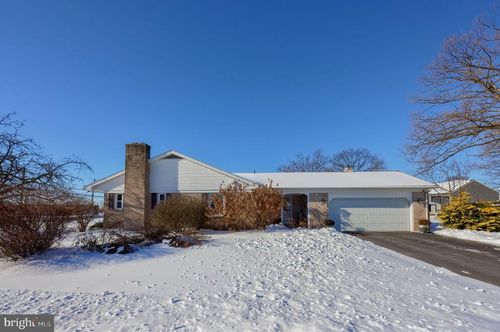 805 W Main St, NEW HOLLAND, PA, 17557-9388 | Card Image