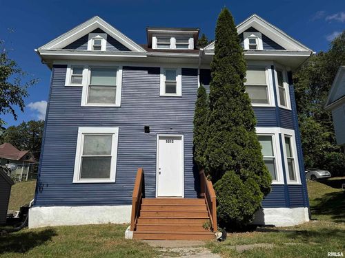 1013 E 6th St Street, Davenport, IA, 52803 | Card Image