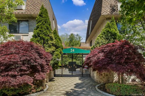318-24 Carhart Ave, White Plains, NY, 10605-1449 | Card Image