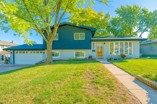 8909 85th Ct, Hickory Hills, IL, 60457-1328 | Card Image