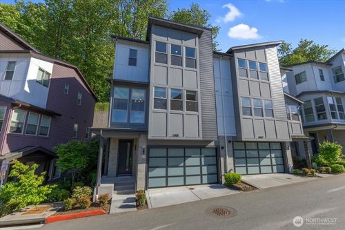 10-b2-13511 Se 68th Place, Newcastle, WA, 98059 | Card Image