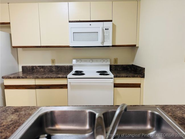 APT-9 - 661 Bartons Landing Pl, Condo with 2 bedrooms, 2 bathrooms and null parking in Fayetteville NC | Image 9