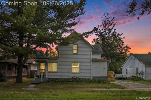 214 Grove St, Otisville, MI, 48463-7706 | Card Image