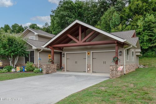 211 Bishops Cap Cir, Townsend, TN, 37882-2600 | Card Image