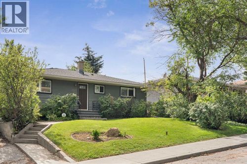 439 Hendon Dr Nw, Calgary, AB, T2K2A1 | Card Image