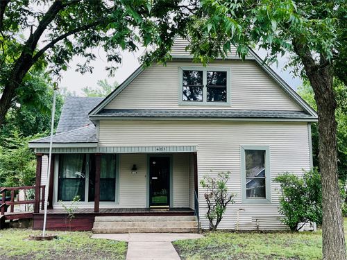 401 W Maple St, Whitewright, TX, 75491-2530 | Card Image