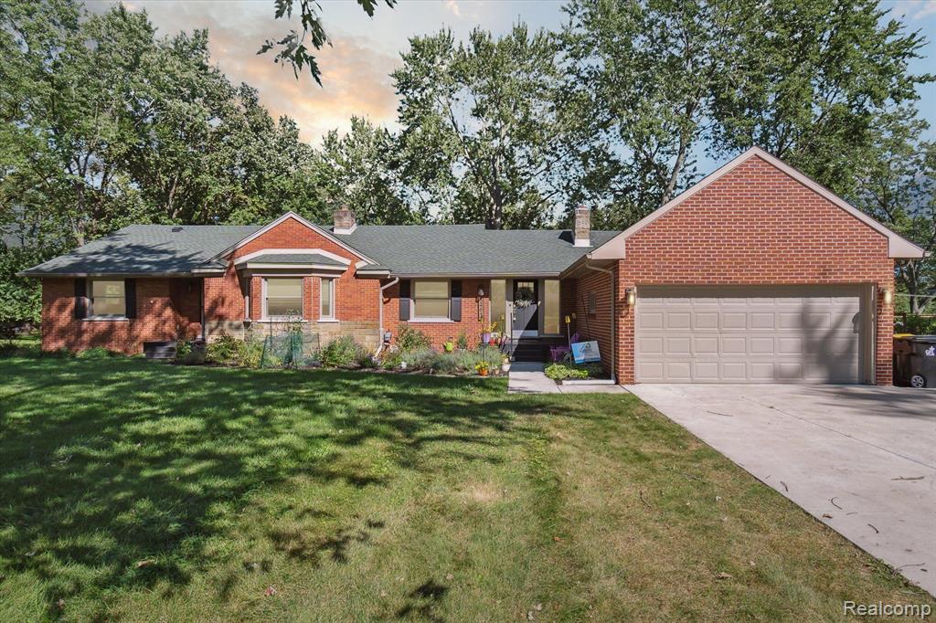 Springbrook Dr, Farmington Hills, MI 48336