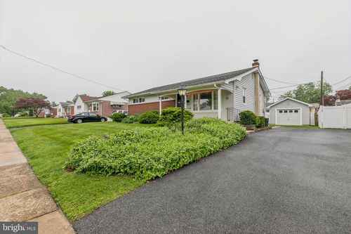 1006 Platt Ave, FOLSOM, PA, 19033-1020 | Card Image