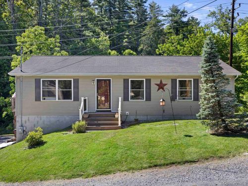 235 Wilbur Ave, Kingston, NY, 12401-6221 | Card Image