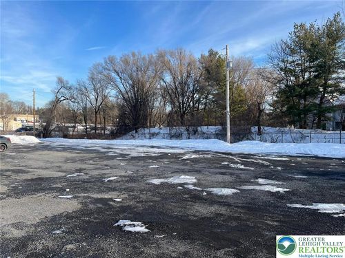 832 Trexlertown Rd, Breinigsville, PA, 18031-1670 | Card Image