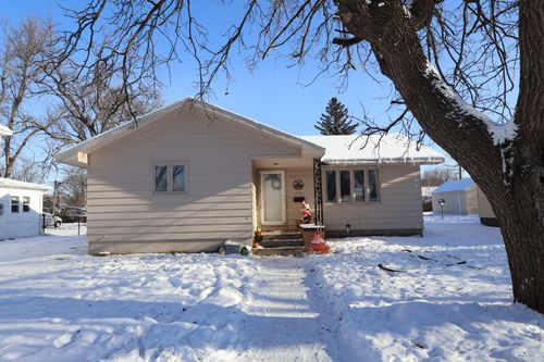 714 Lyndale Ave, Morris, MN, 56267-2020 | Card Image