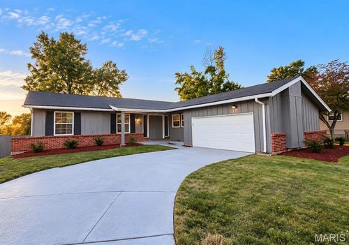 11749 Galba Dr, Florissant, MO, 63033-6812 | Card Image
