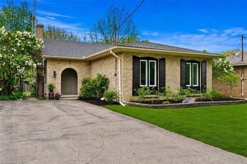 7 Ameer Dr, Saint Catharines, ON, L2N3S9 | Card Image