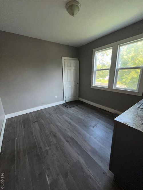 4716 Garland St, Detroit, MI, 48214-1520 | Card Image