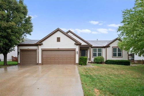 9324 Kenton St, Lenexa, KS, 66227-2828 | Card Image