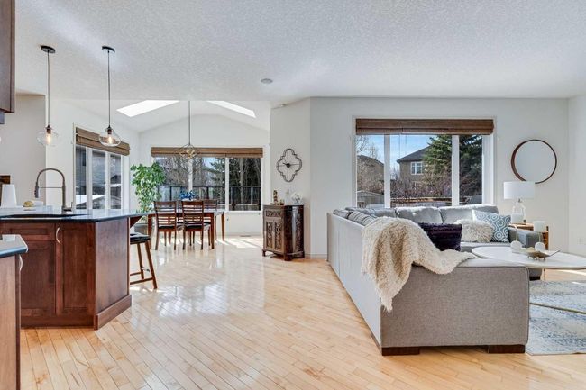 686 Chaparral Dr Se, House other with 5 bedrooms, 4 bathrooms and 4 parking in Calgary AB | Image 9
