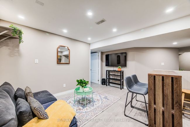 616 Frieburg Dr, House other with 5 bedrooms, 4 bathrooms and 2 parking in Waterloo ON | Image 35