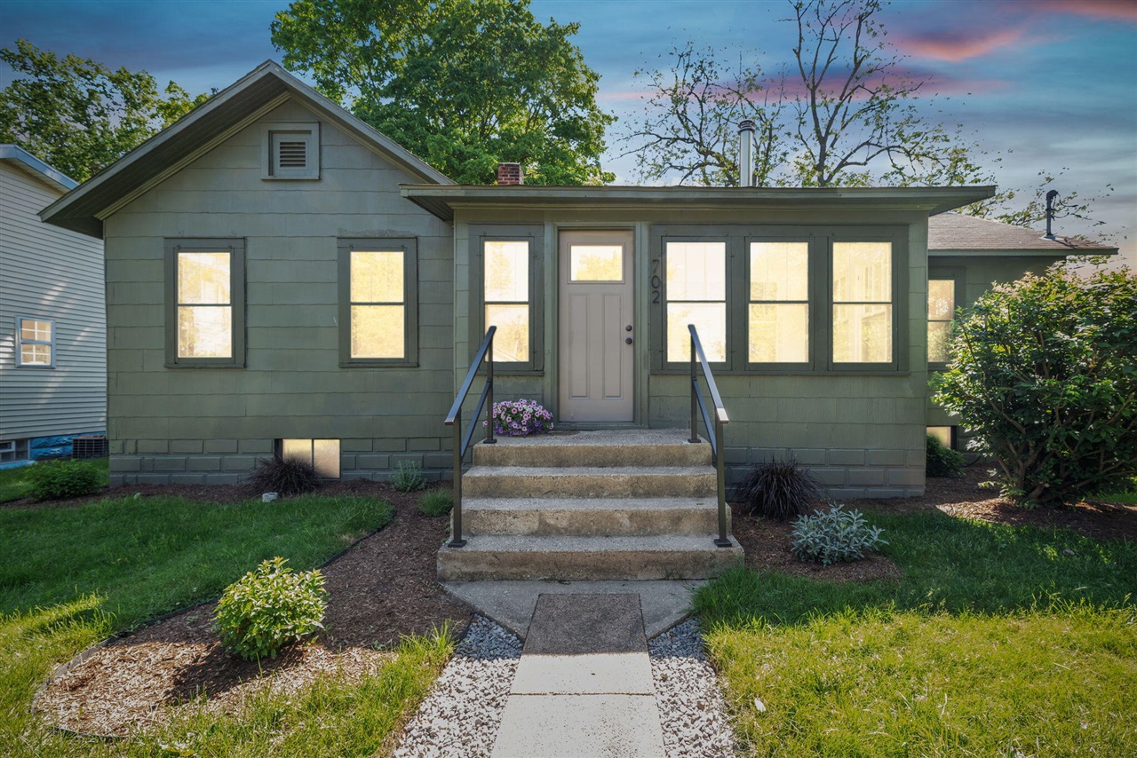 Elm St, Three Oaks, MI 49128