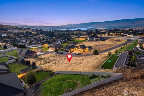 874 Autumn Crest Dr, Wenatchee, WA, 98801-3889 | Card Image