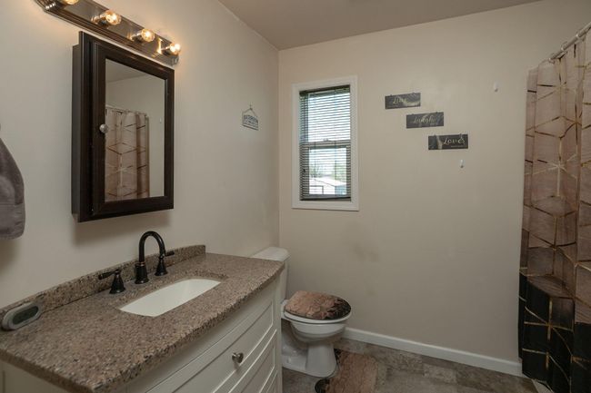 16-web-or-mls-16-Bathroom.jpg | Image 16