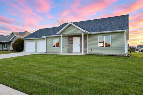 2164 Marvs Ln Ne, Stewartville, MN, 55976-2808 | Card Image