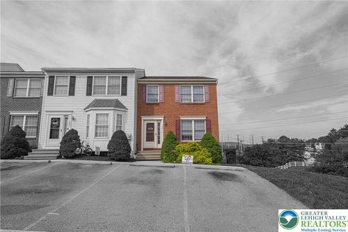 201 N Oak St, Freemansburg, PA, 18017-7067 | Card Image