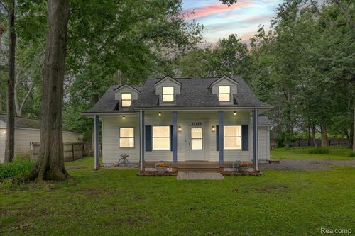 27769 Gilbert Dr, Warren, MI, 48093-4437 | Card Image