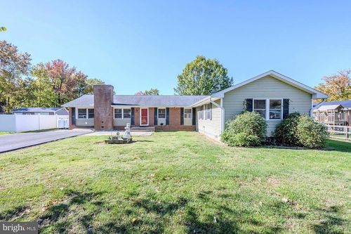 1218 Pine Ave, Edgewater, MD, 21037-4315 | Card Image