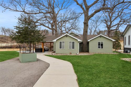 20434 254th St, Delhi, IA, 52223-8422 | Card Image