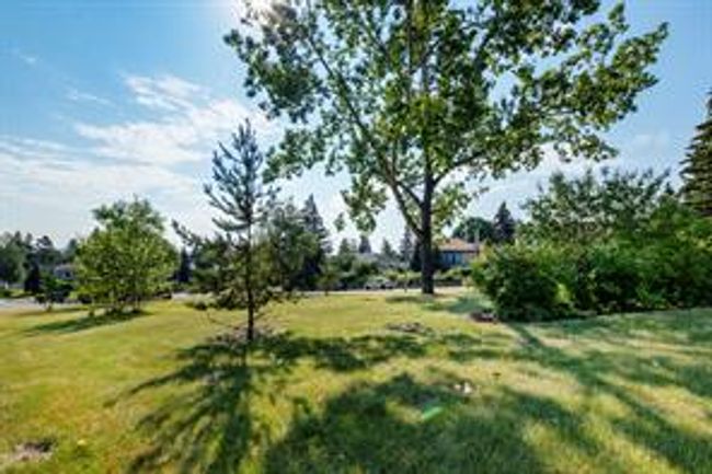 10 Thorncliffe Cres Nw, House detached with 3 bedrooms, 1 bathrooms and 2 parking in Calgary AB | Image 4