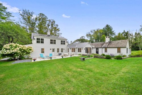 139 Prospect St, Manchester, VT, 05254-4142 | Card Image