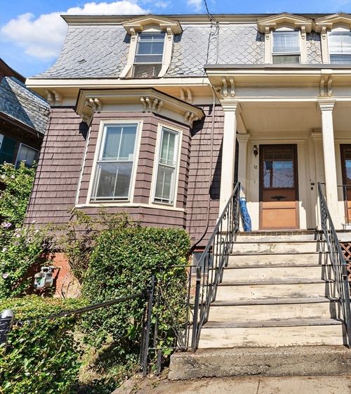 12 Mossland St, Somerville, MA, 02144-3207 | Card Image
