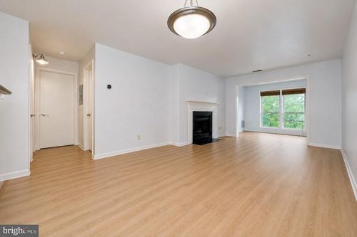 109-10300 Appalachian Cir, OAKTON, VA, 22124-2745 | Card Image