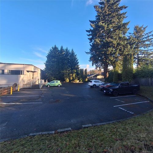 200-1585 Bowen Rd, Nanaimo, BC, V9G1G4 | Card Image
