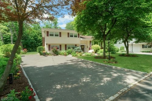 52 Stockton Rd, Summit, NJ, 07901-3321 | Card Image
