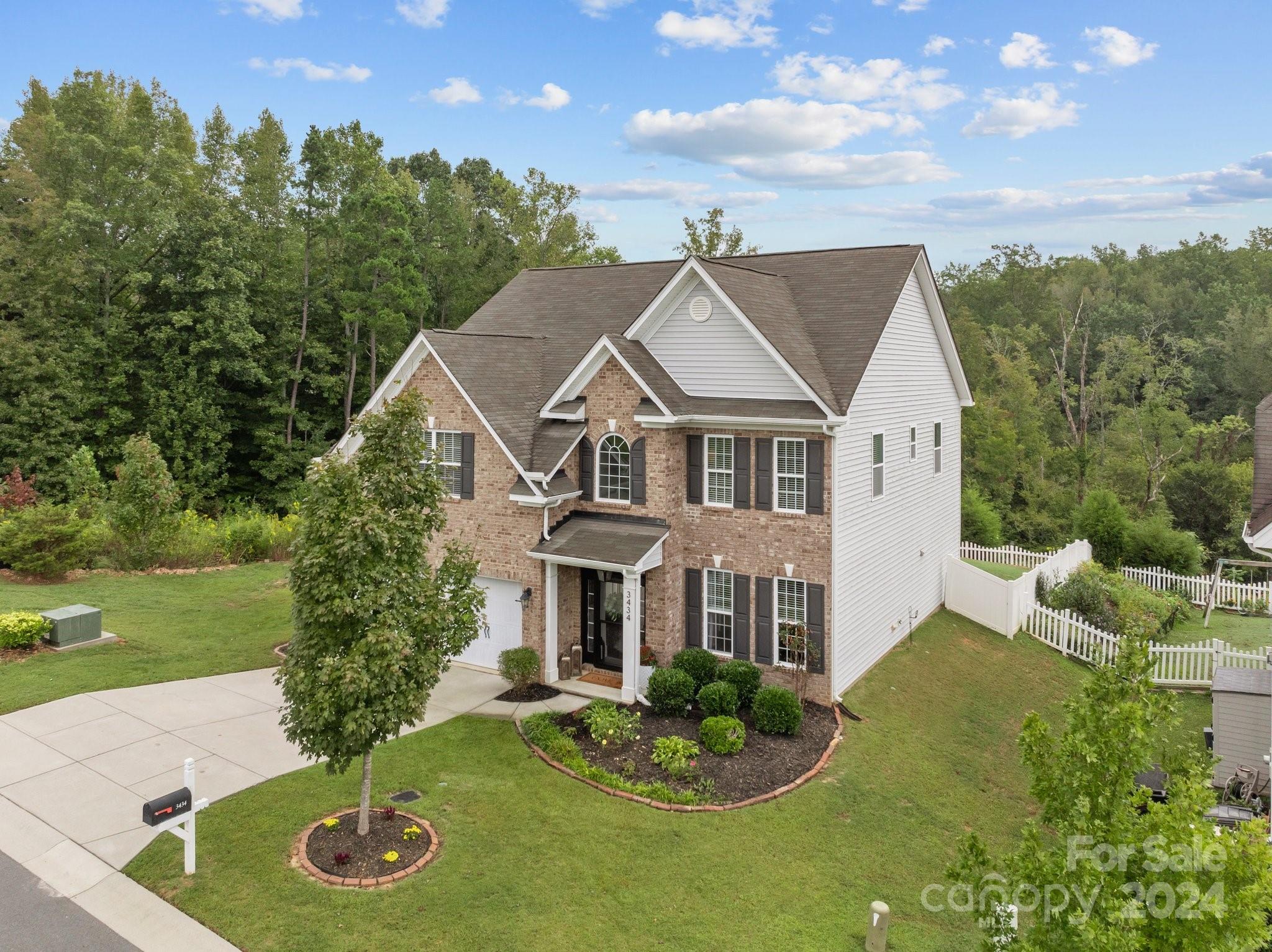 Streamside Dr, Davidson, NC 28036
