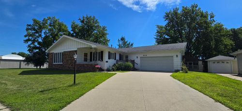 604 Hildreth St, Charles City, IA, 50616-3629 | Card Image