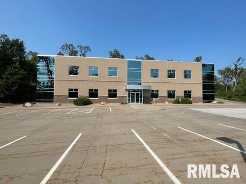 1065 Sierra Ct Ne, Cedar Rapids, IA, 52402-6585 | Card Image