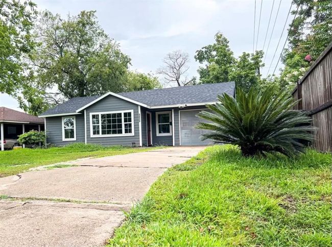 8838 Delilah Street, Home with 3 bedrooms, 1 bathrooms and null parking in Houston TX | Image 2