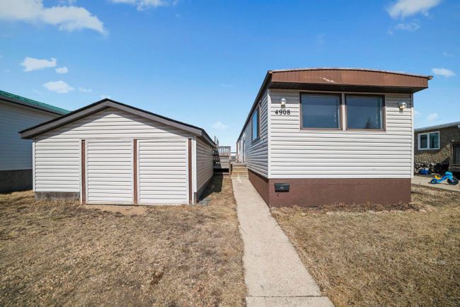 4908 55 Avenue, Home with 2 bedrooms, 1 bathrooms and 3 parking in Camrose AB | Image 16