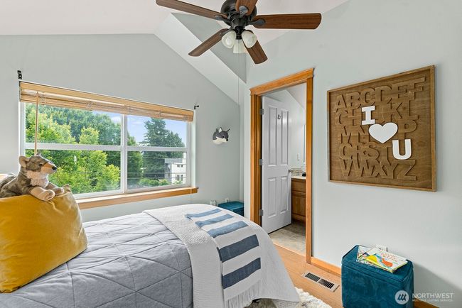 9400 35th Avenue Sw, Townhouse with 3 bedrooms, 3 bathrooms and 1 parking in Seattle WA | Image 18