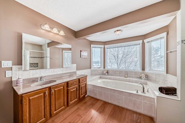 240 Deer River Place Se, Home with 4 bedrooms, 3 bathrooms and 4 parking in Calgary AB | Image 27